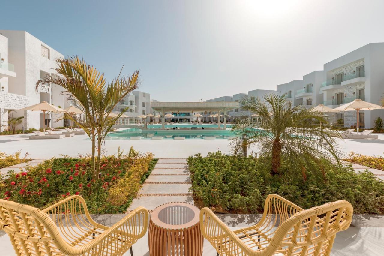 Tanoak Resort Айн-Сохна Экстерьер фото The resort's pool